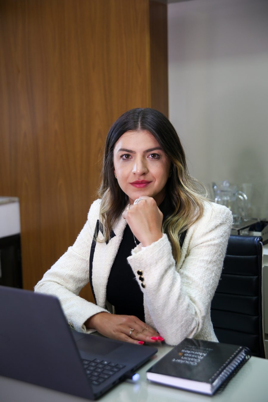Dra. Adriana Galon, advogada